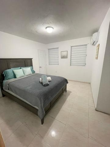 Las Olas Beach Apartments Аресибо Экстерьер фото