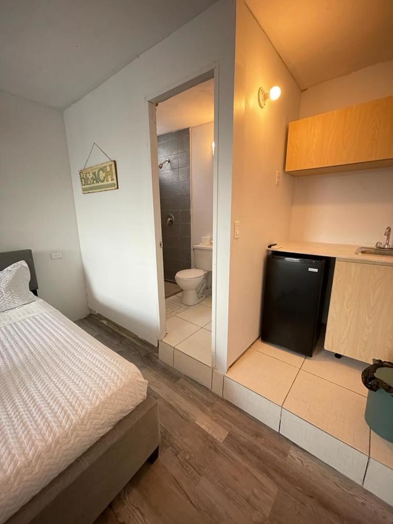 Las Olas Beach Apartments Аресибо Экстерьер фото