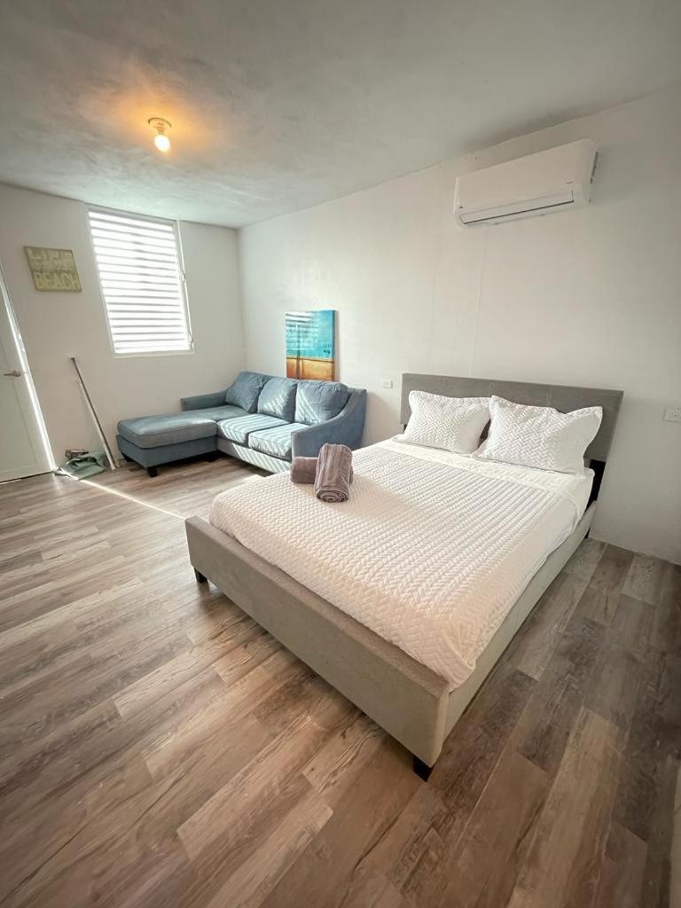 Las Olas Beach Apartments Аресибо Экстерьер фото